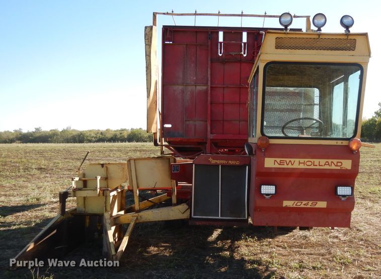 image for item DH0146 1974 New Holland Stackliner 1049 bale stacker