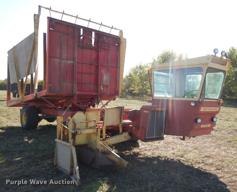 image for item DH0146 1974 New Holland Stackliner 1049 bale stacker