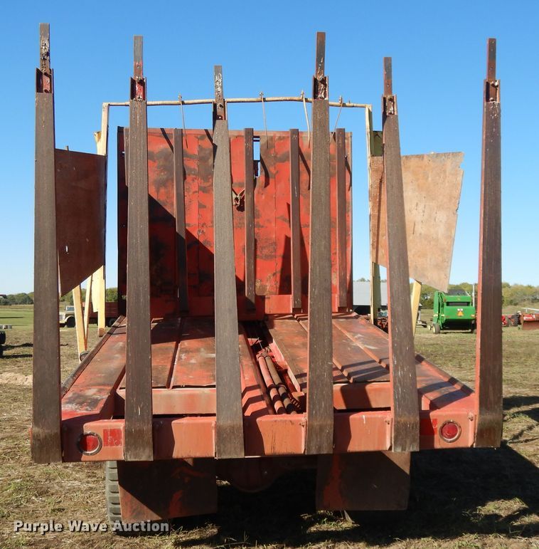 image for item DH0146 1974 New Holland Stackliner 1049 bale stacker