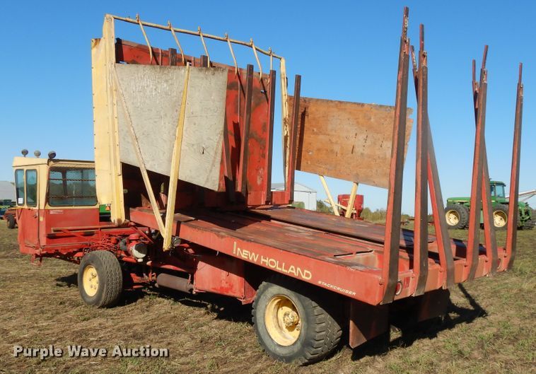 image for item DH0146 1974 New Holland Stackliner 1049 bale stacker