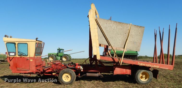 image for item DH0146 1974 New Holland Stackliner 1049 bale stacker