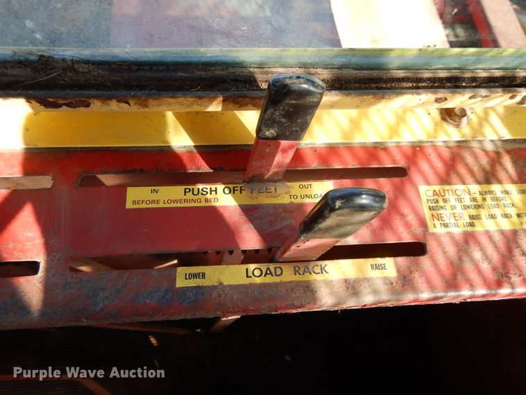 image for item DH0146 1974 New Holland Stackliner 1049 bale stacker