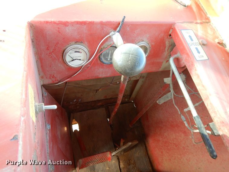 image for item DH0146 1974 New Holland Stackliner 1049 bale stacker