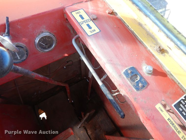 image for item DH0146 1974 New Holland Stackliner 1049 bale stacker