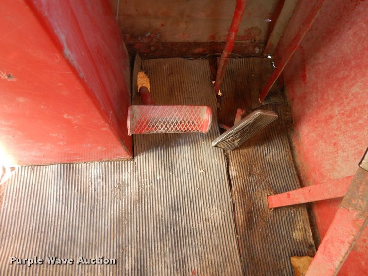 image for item DH0146 1974 New Holland Stackliner 1049 bale stacker