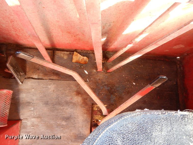 image for item DH0146 1974 New Holland Stackliner 1049 bale stacker