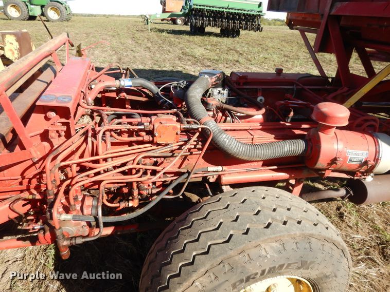 image for item DH0146 1974 New Holland Stackliner 1049 bale stacker