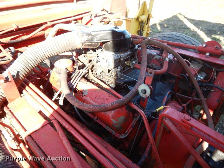 image for item DH0146 1974 New Holland Stackliner 1049 bale stacker