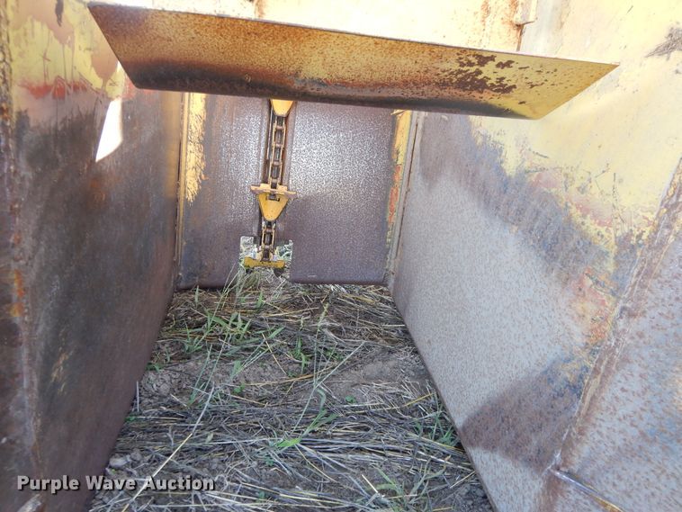 image for item DH0146 1974 New Holland Stackliner 1049 bale stacker