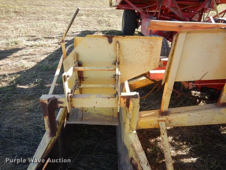 image for item DH0146 1974 New Holland Stackliner 1049 bale stacker