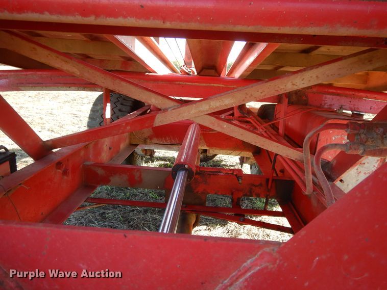 image for item DH0146 1974 New Holland Stackliner 1049 bale stacker