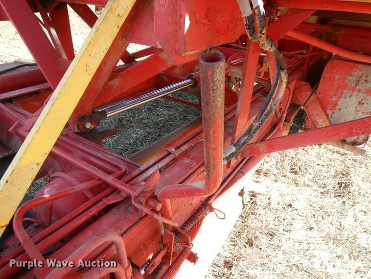 image for item DH0146 1974 New Holland Stackliner 1049 bale stacker