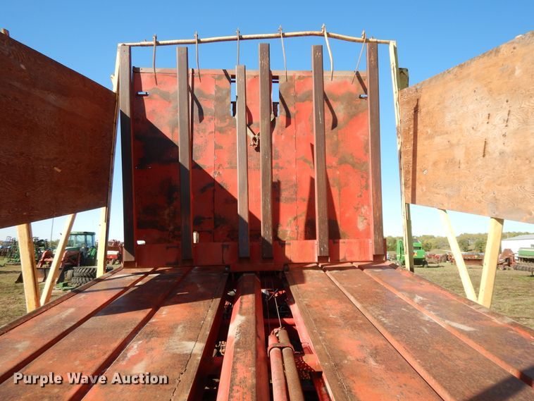 image for item DH0146 1974 New Holland Stackliner 1049 bale stacker