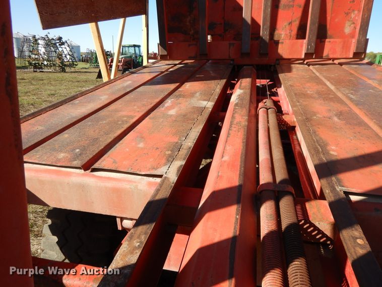 image for item DH0146 1974 New Holland Stackliner 1049 bale stacker