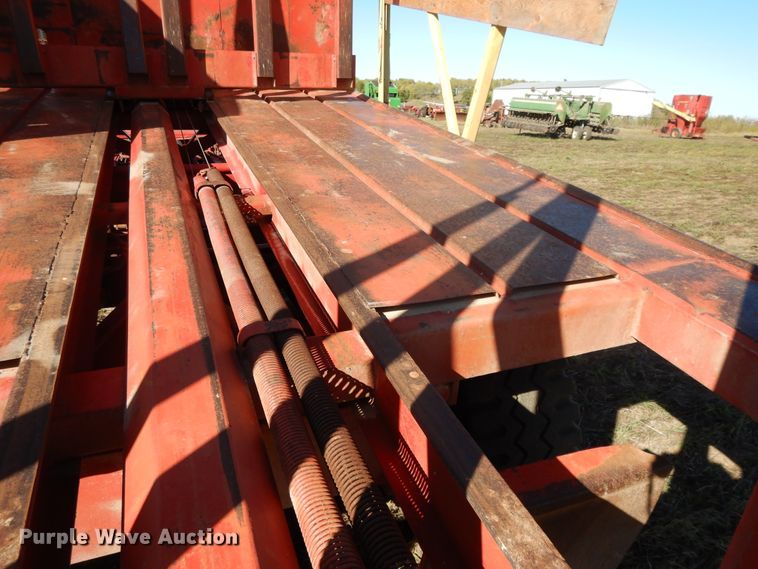 image for item DH0146 1974 New Holland Stackliner 1049 bale stacker