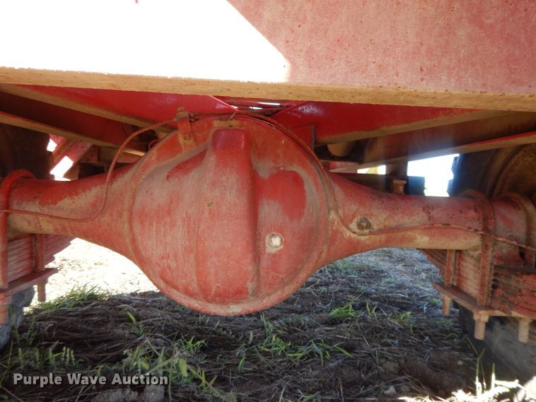 image for item DH0146 1974 New Holland Stackliner 1049 bale stacker