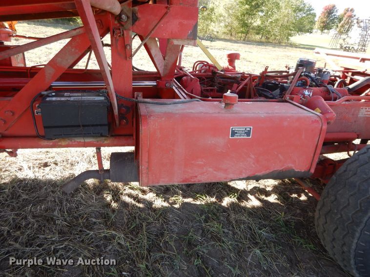 image for item DH0146 1974 New Holland Stackliner 1049 bale stacker
