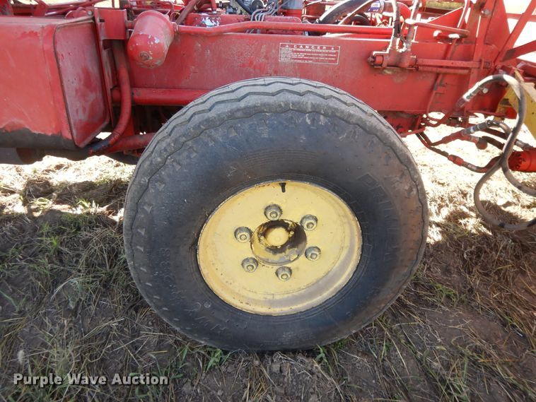 image for item DH0146 1974 New Holland Stackliner 1049 bale stacker