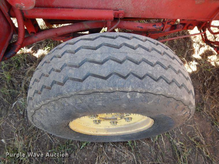 image for item DH0146 1974 New Holland Stackliner 1049 bale stacker