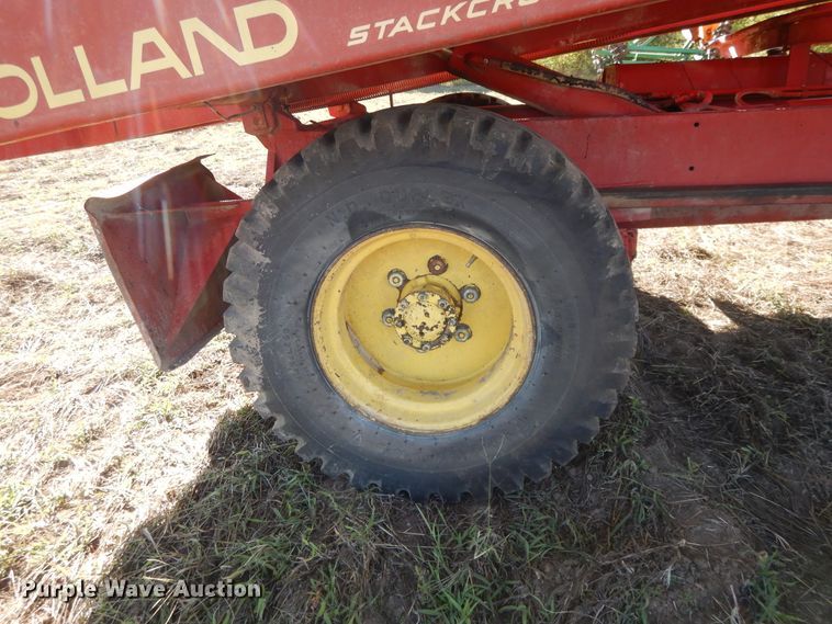 image for item DH0146 1974 New Holland Stackliner 1049 bale stacker