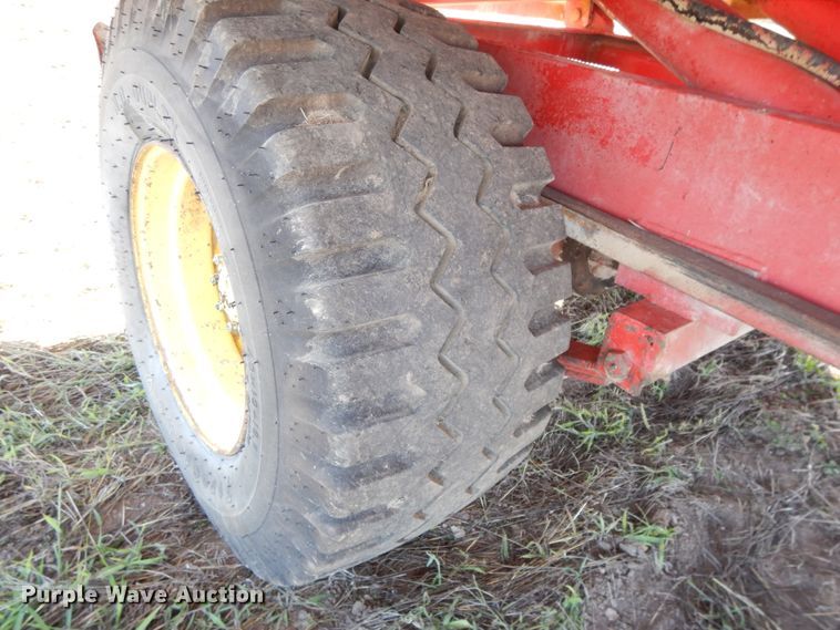 image for item DH0146 1974 New Holland Stackliner 1049 bale stacker