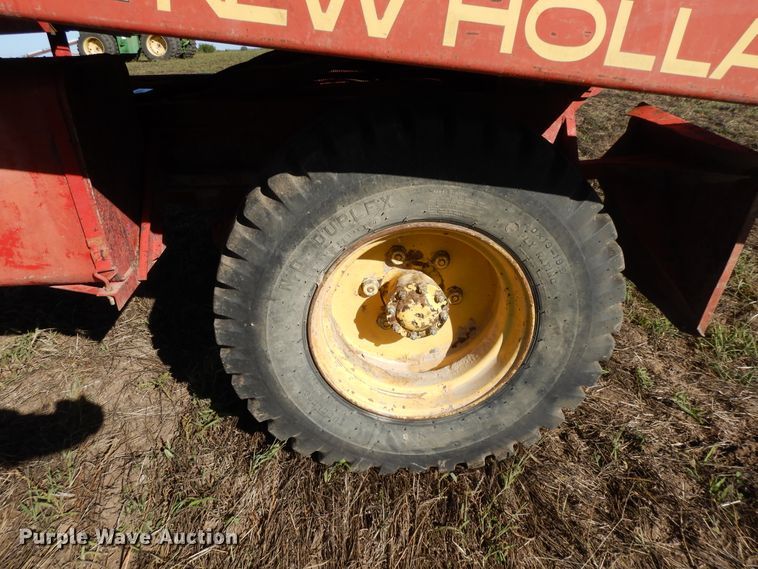 image for item DH0146 1974 New Holland Stackliner 1049 bale stacker