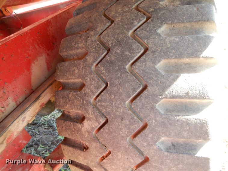 image for item DH0146 1974 New Holland Stackliner 1049 bale stacker