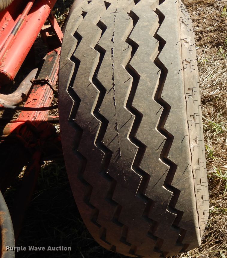 image for item DH0146 1974 New Holland Stackliner 1049 bale stacker