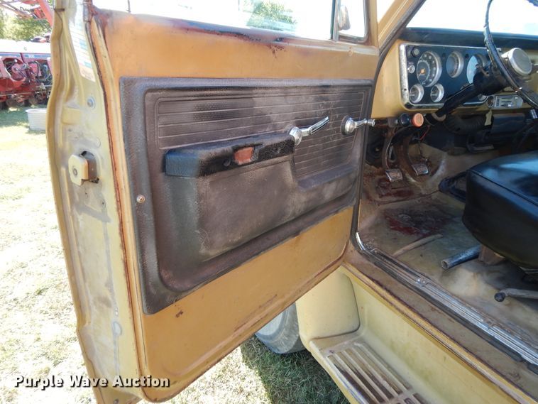 image for item DH0148 1972 GMC 5500  grain truck