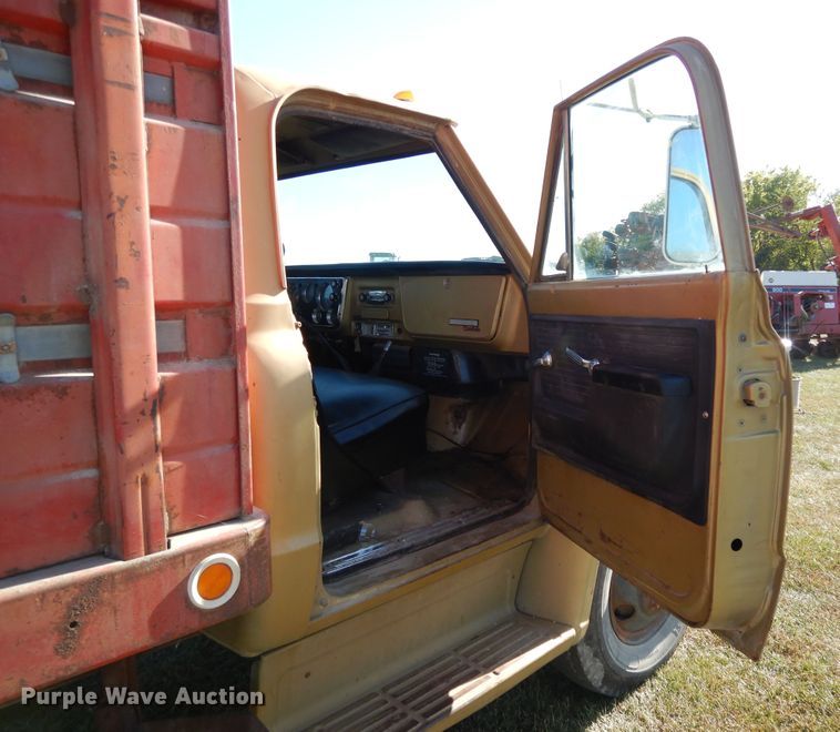 image for item DH0148 1972 GMC 5500  grain truck