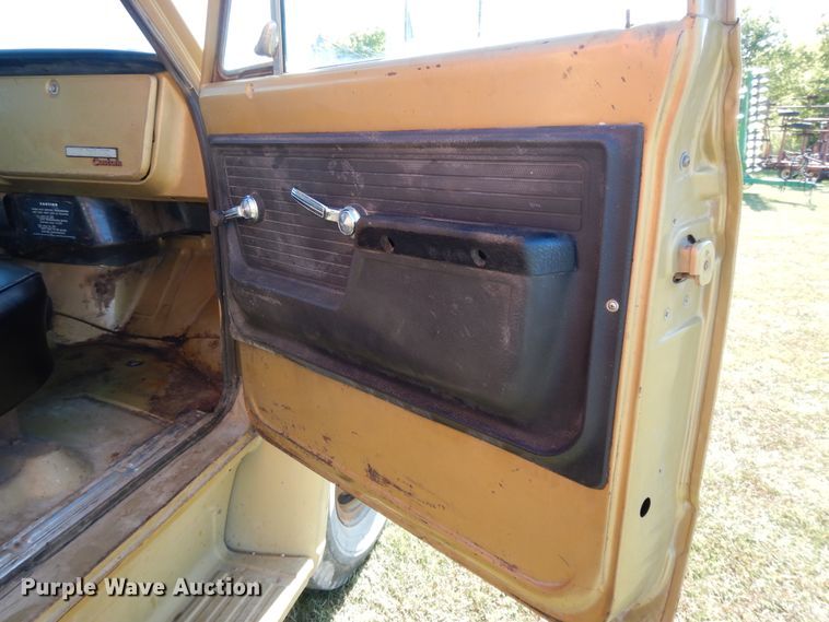 image for item DH0148 1972 GMC 5500  grain truck