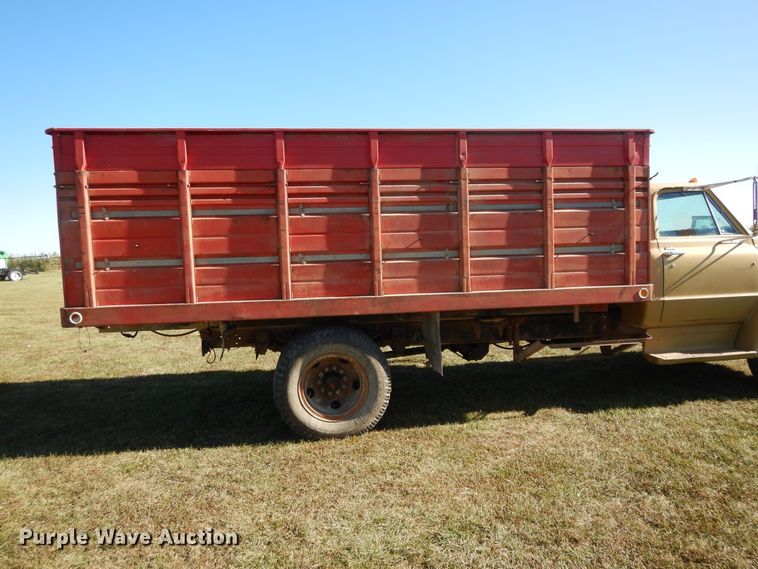 image for item DH0148 1972 GMC 5500  grain truck