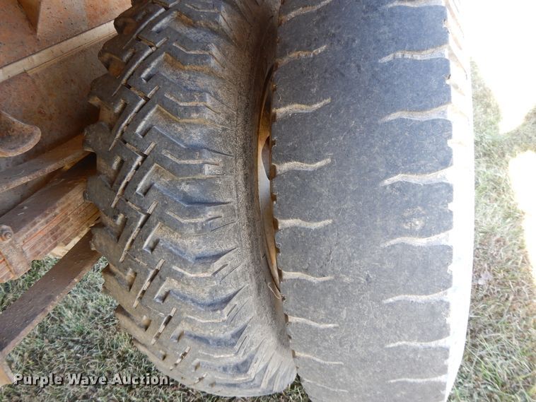 image for item DH0148 1972 GMC 5500  grain truck