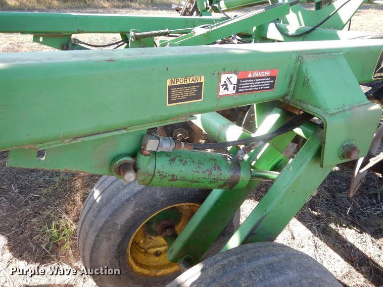 image for item DH0149 John Deere 635 tandem off-set disk