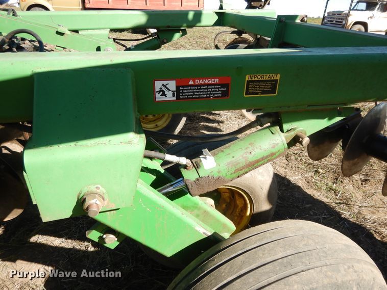 image for item DH0149 John Deere 635 tandem off-set disk