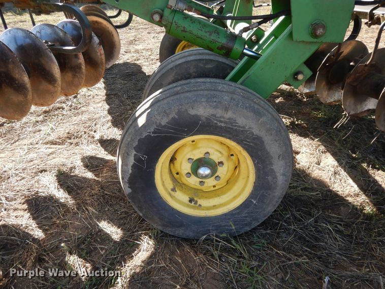image for item DH0149 John Deere 635 tandem off-set disk