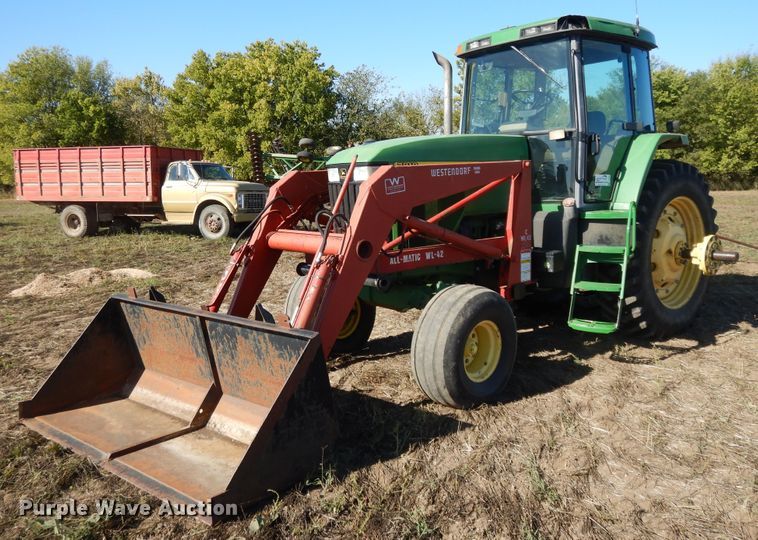 image for item DH0150 1998 John Deere 7810  tractor