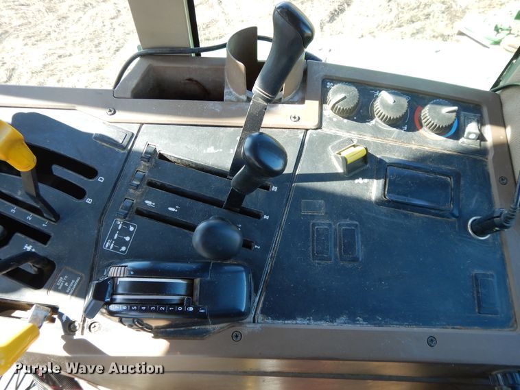 image for item DH0150 1998 John Deere 7810  tractor