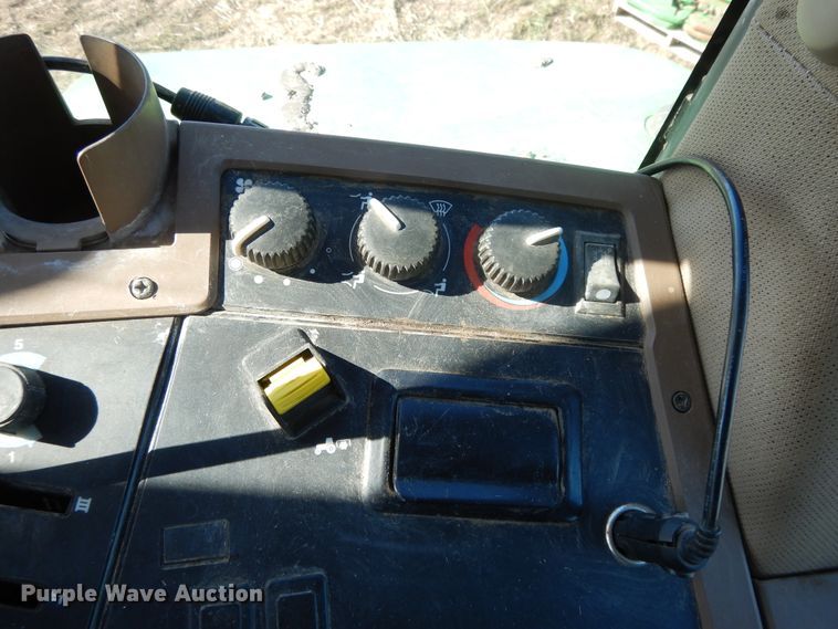 image for item DH0150 1998 John Deere 7810  tractor