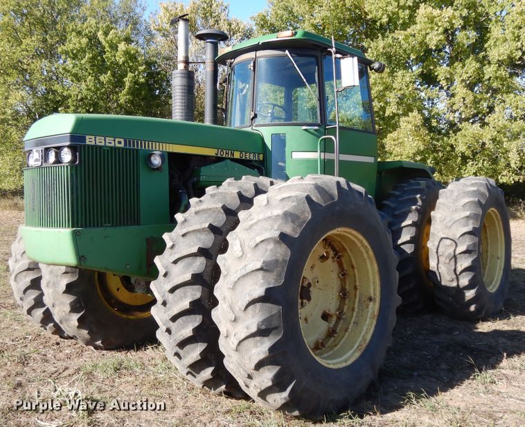 image for item DH0151 1982 John Deere 8650  4WD tractor