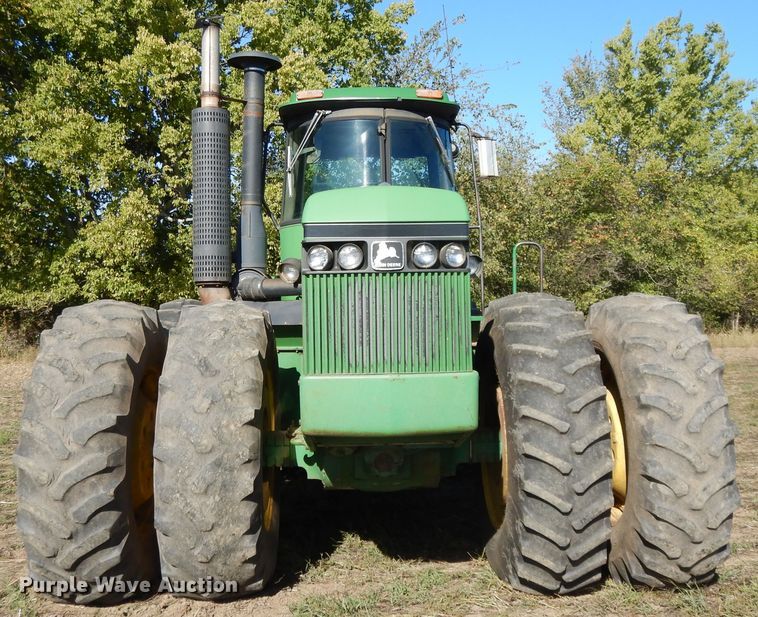 image for item DH0151 1982 John Deere 8650  4WD tractor