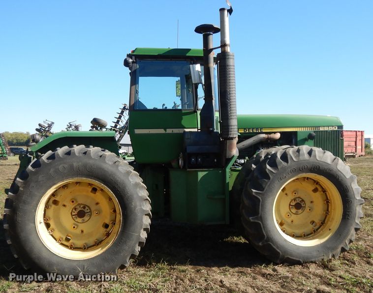 image for item DH0151 1982 John Deere 8650  4WD tractor