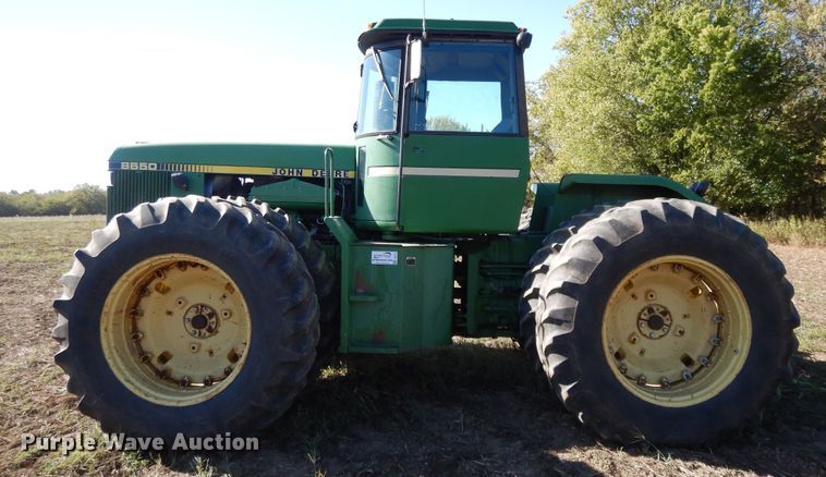 image for item DH0151 1982 John Deere 8650  4WD tractor