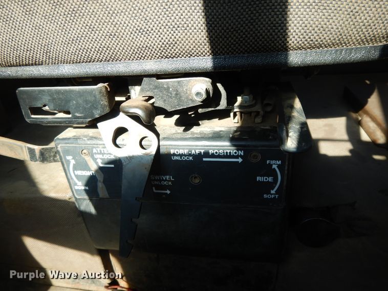 image for item DH0151 1982 John Deere 8650  4WD tractor