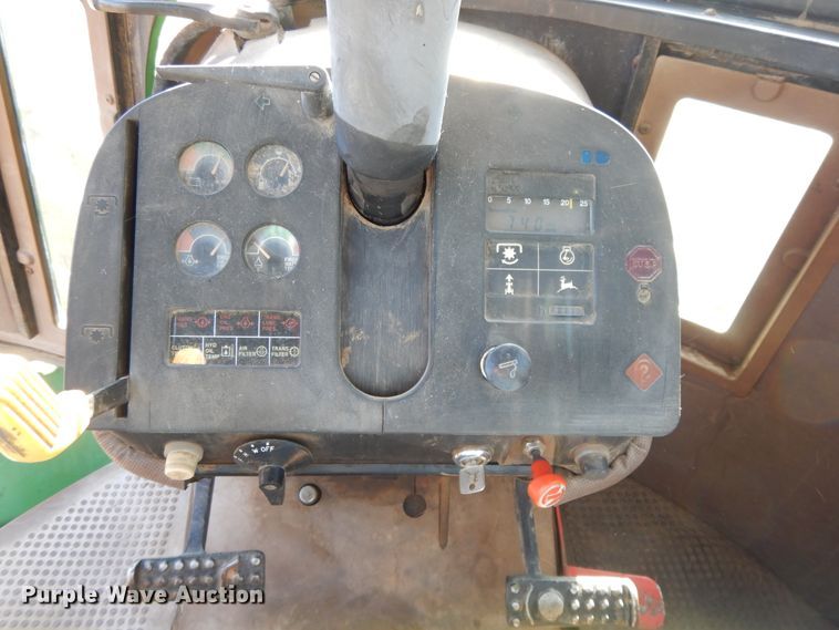 image for item DH0151 1982 John Deere 8650  4WD tractor