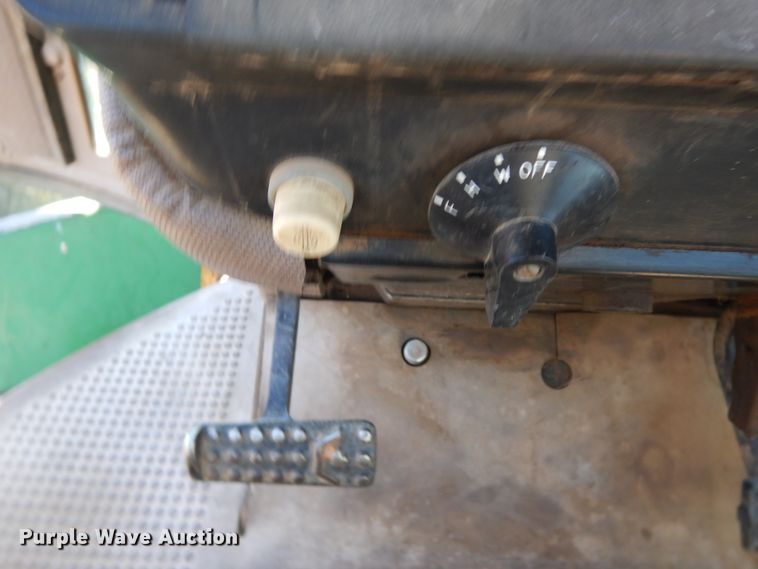 image for item DH0151 1982 John Deere 8650  4WD tractor