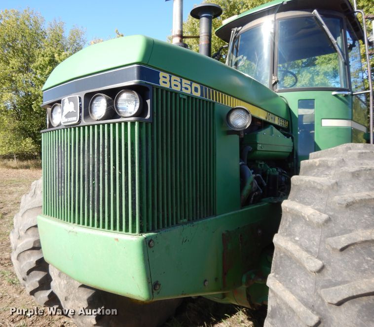 image for item DH0151 1982 John Deere 8650  4WD tractor