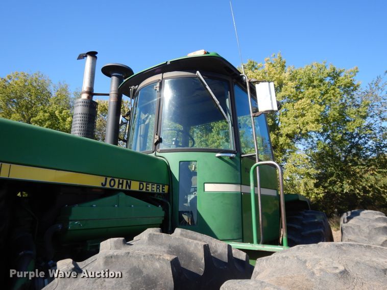 image for item DH0151 1982 John Deere 8650  4WD tractor