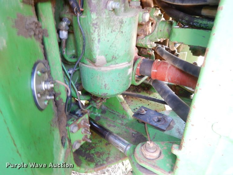 image for item DH0151 1982 John Deere 8650  4WD tractor