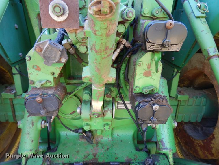 image for item DH0151 1982 John Deere 8650  4WD tractor